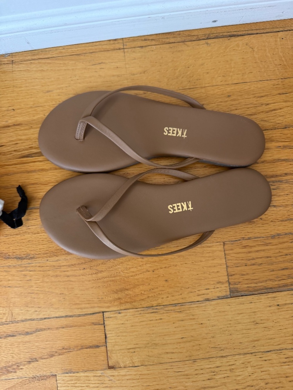 Tkees dark beige sandals